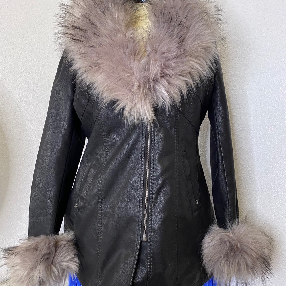 PLUS SIZE PLEATHER JACKET